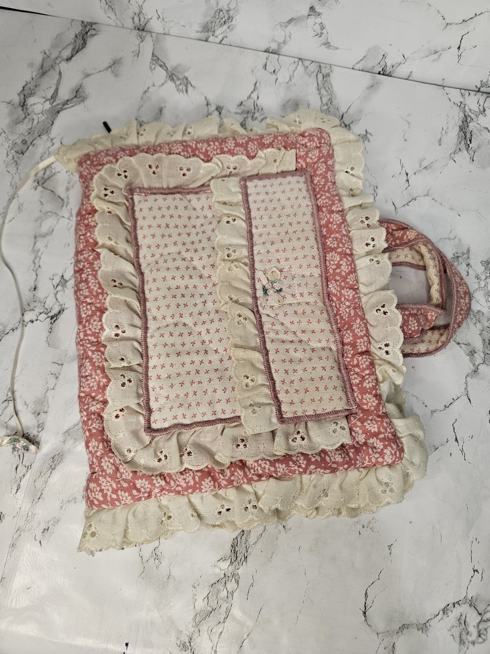 VintageBear Mountain Creations Quilted Pink/White  Floral Bible Cover w/ Pockets